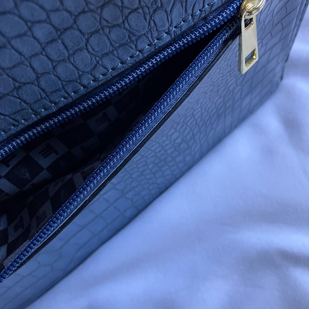 VINTAGE London Fog Blue Croc-Embossed Bag with Crossbody Strap NWOT - Picture 8 of 15
